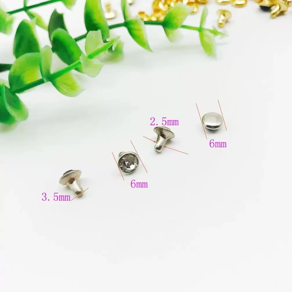 Женская металлическая заклепка