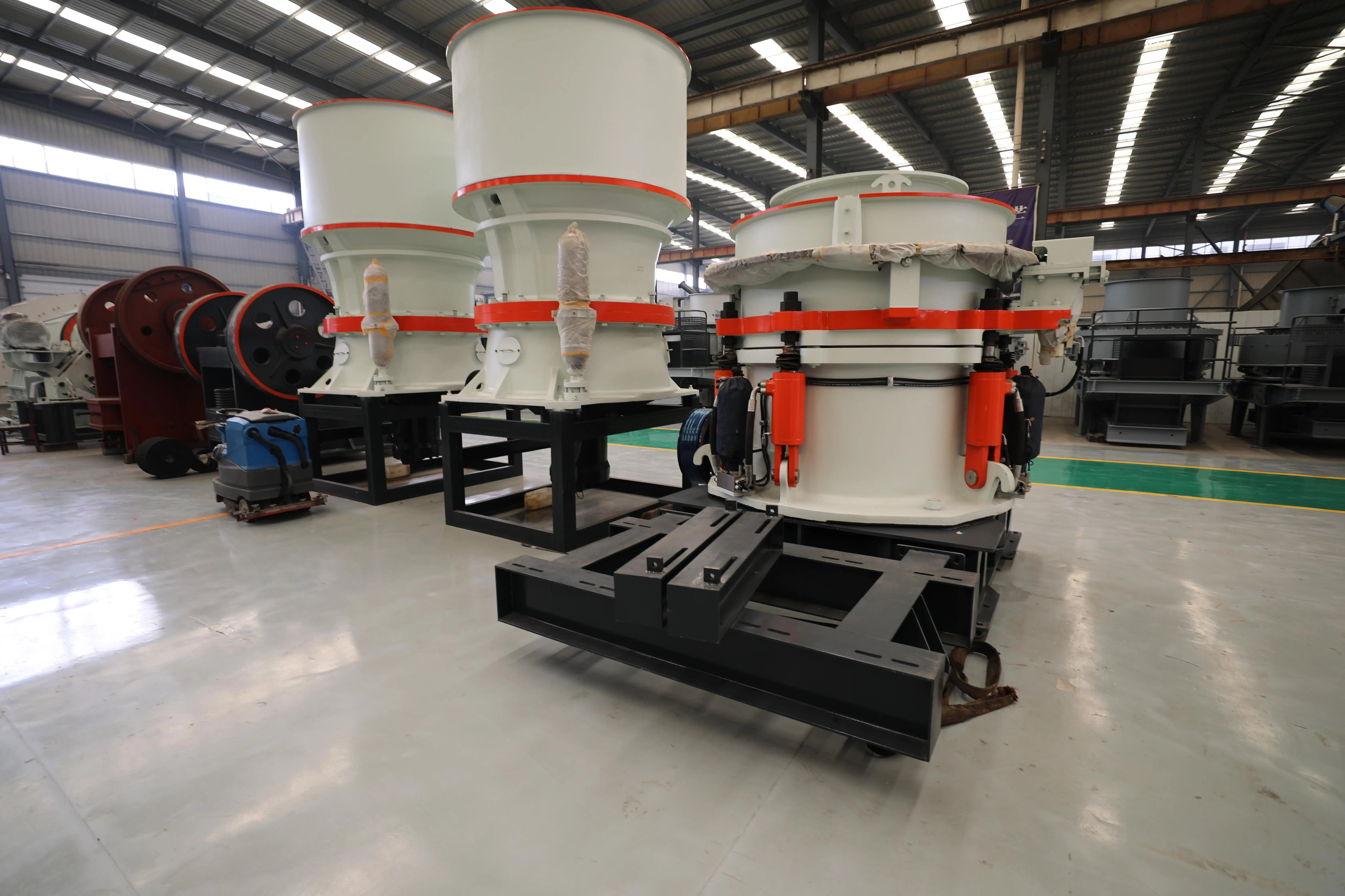 小型印度圆锥破碎机移动式岩石石灰石玄武岩金矿多缸圆锥破碎机制造商