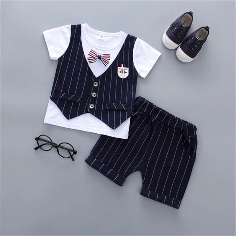 
 Деловой костюм в благородном стиле для маленьких мальчиков детская рубашка комплекты одежды для малышей  Деловой костюм для маленьких мальчиков в благородном стиле; детская рубашка; комплекты одежды для малышей