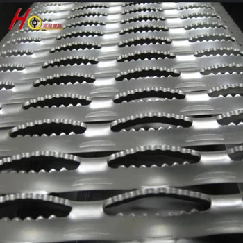 Customized Galvanized Steel Perforated Diamond Safety Grating Panel