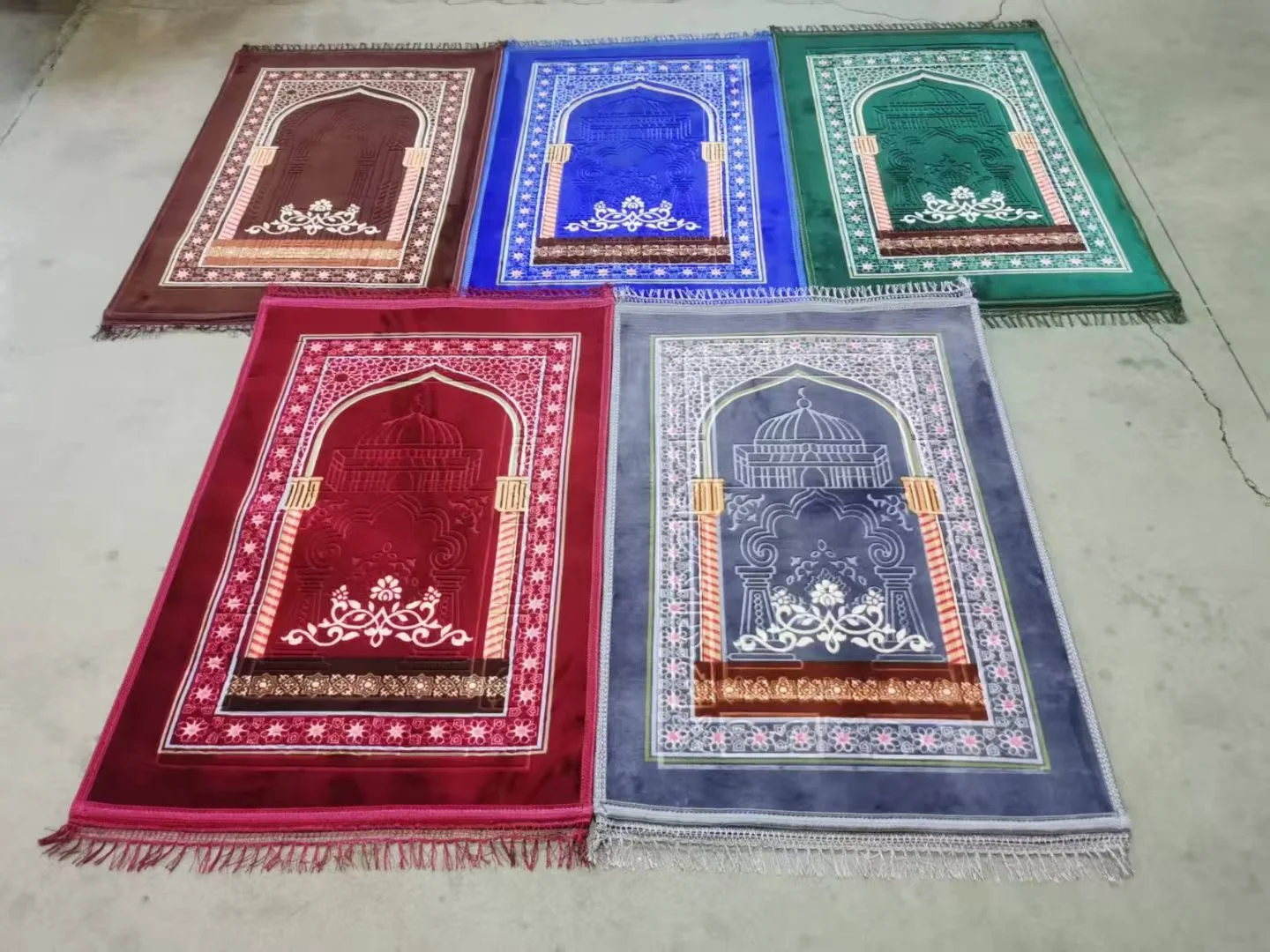 Thick Embossed Turkish Prayer Rug - Premium Islamic Sejadah Mat_voghion.com