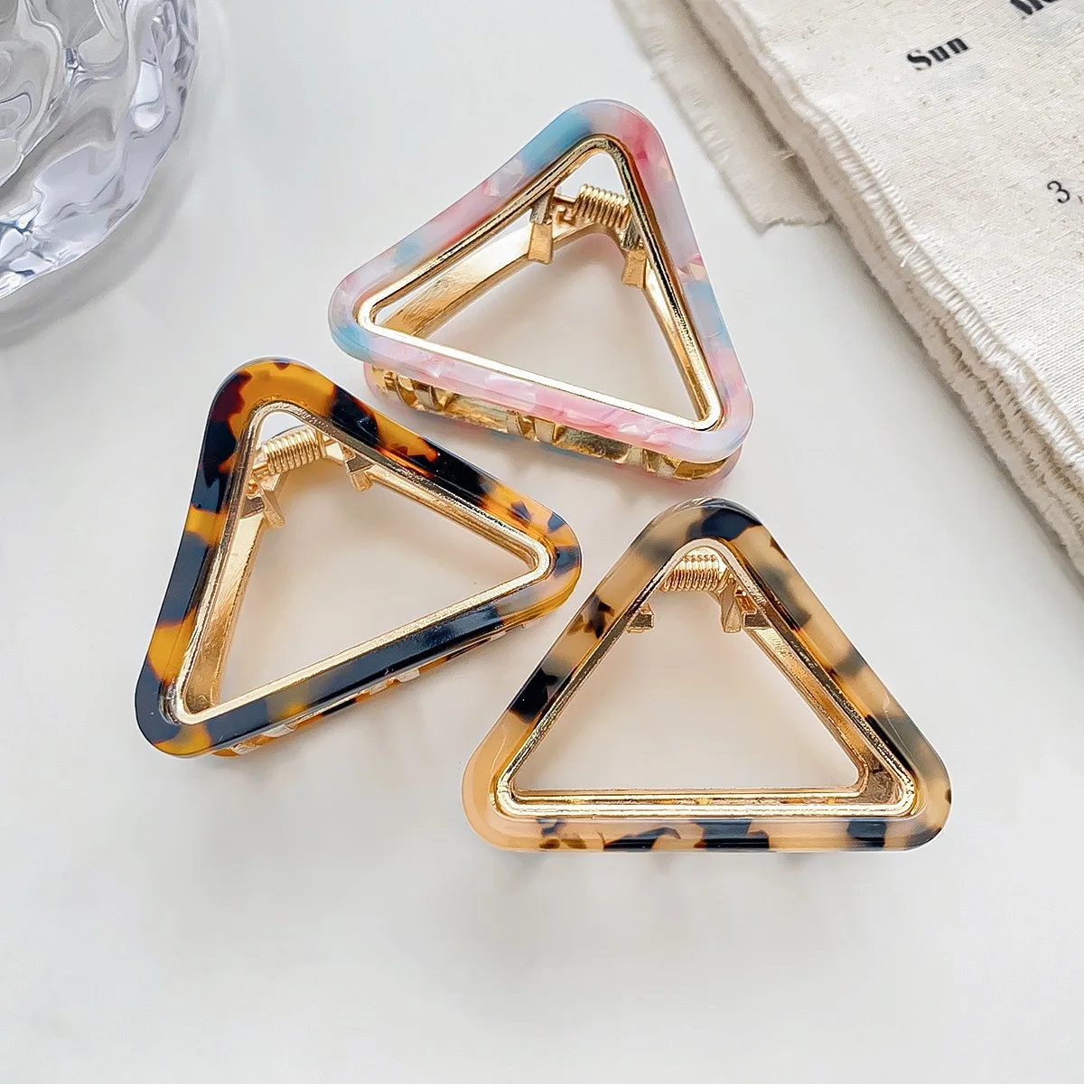New acetate Triangle Shark clip high ponytail trumpet temperament grab clip back of hair coil metal hair accessories