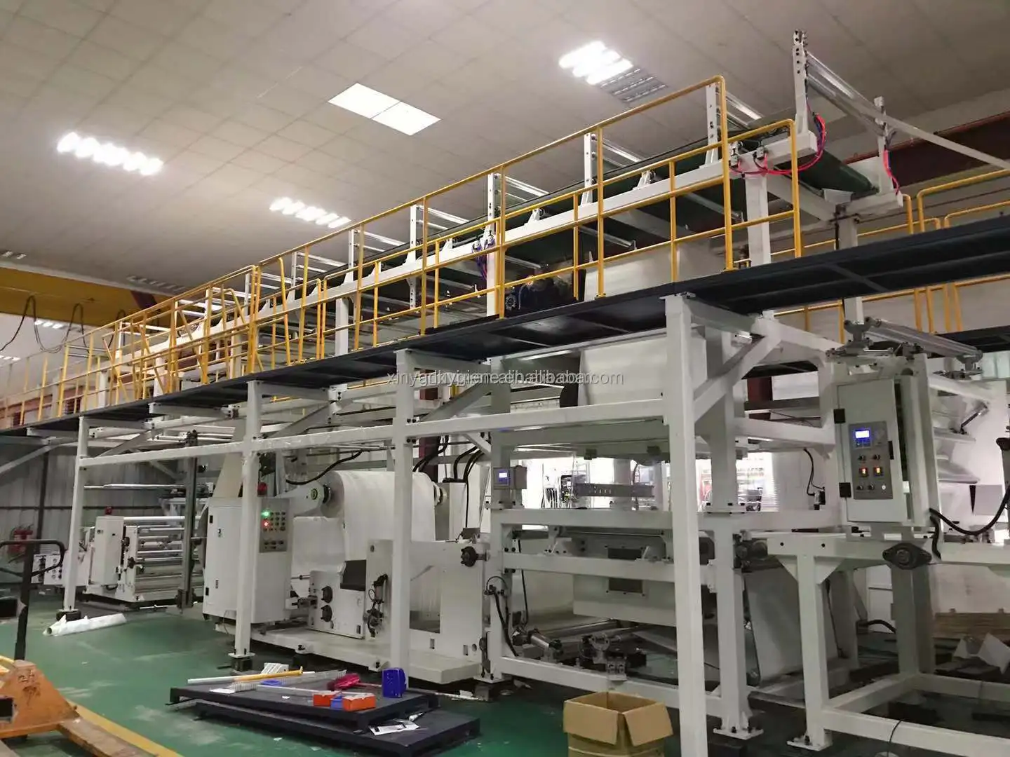 Высокопроизводительная полностью автоматическая машина для ламинирования гигиенических