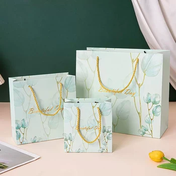 High End Printing Paper Party Gift Bags Custom Christmas Wedding Birthday Party Gift Bags Printed Gift Wrapping Bags With Logo