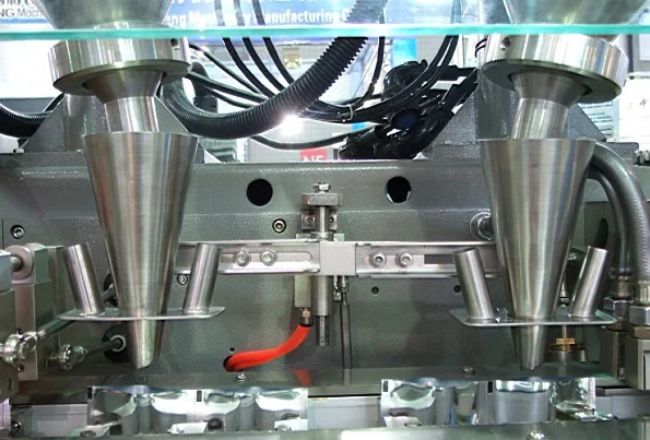 Автоматическая жидкостная пакеты с устойчивым дном из сока упаковочный аппарат для соуса дой-Пак разливочная машина упаковочная машина для жидкостей