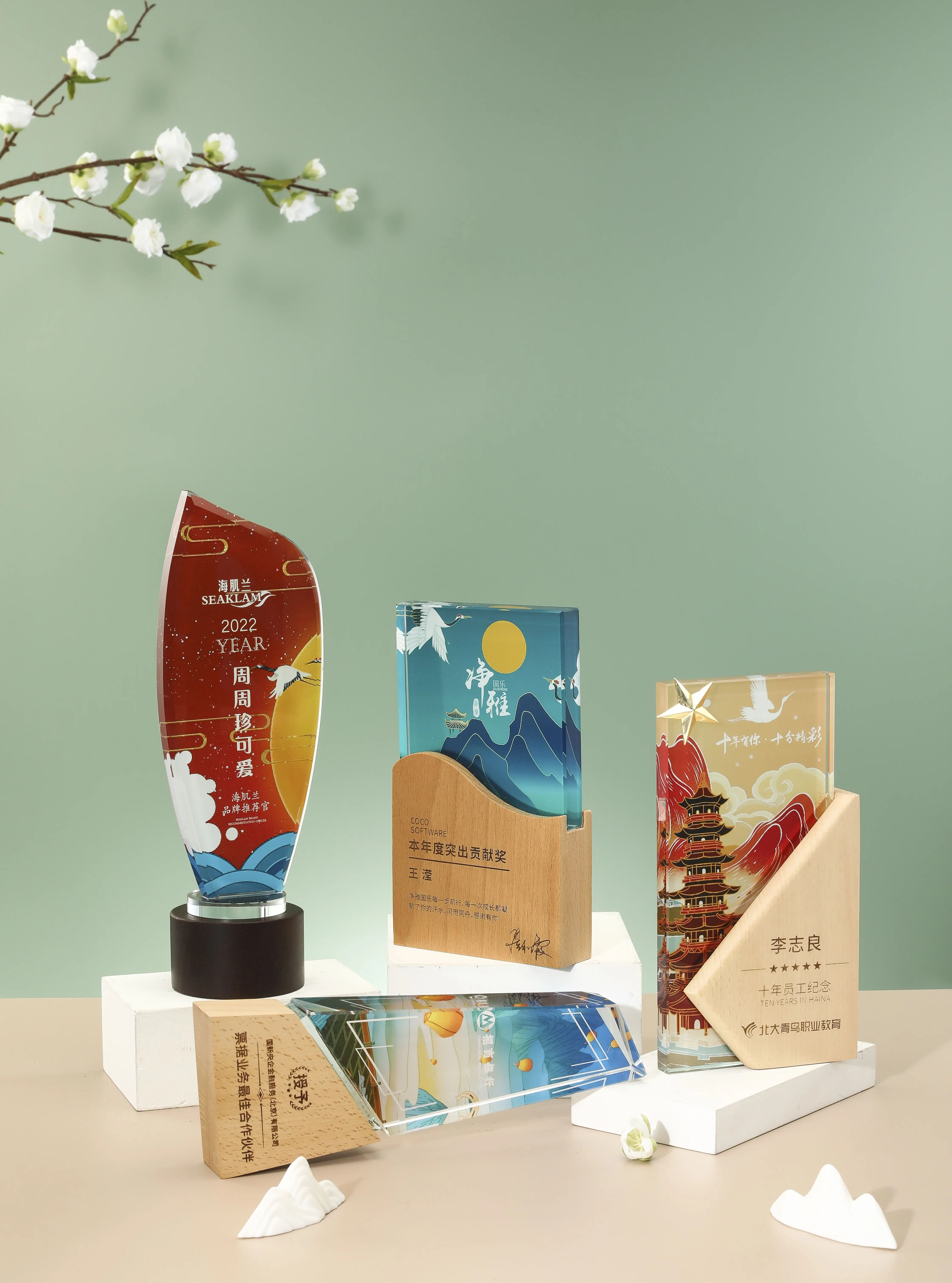Customized Chinese Style Crystal and Solid Wood Art Trophy Hand-Printed Medal Cup Award Glass Model Personalized Plaque Gifts