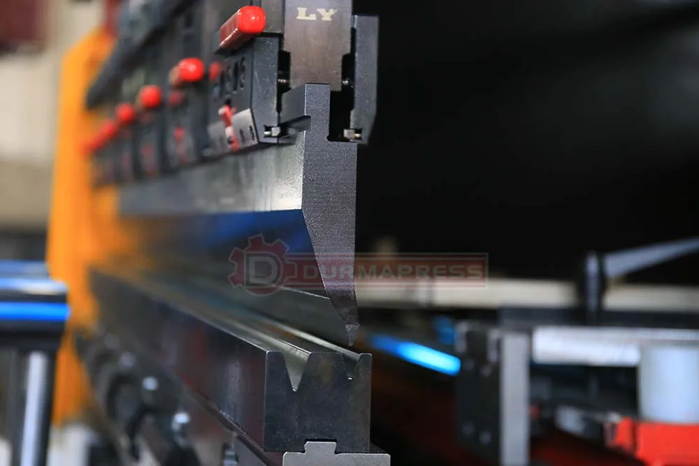 WC67K CT12 высококачественный стальной листогибочный пресс wc67k cnc 200 тонн от производителя, гидравлический листогибочный станок для продажи