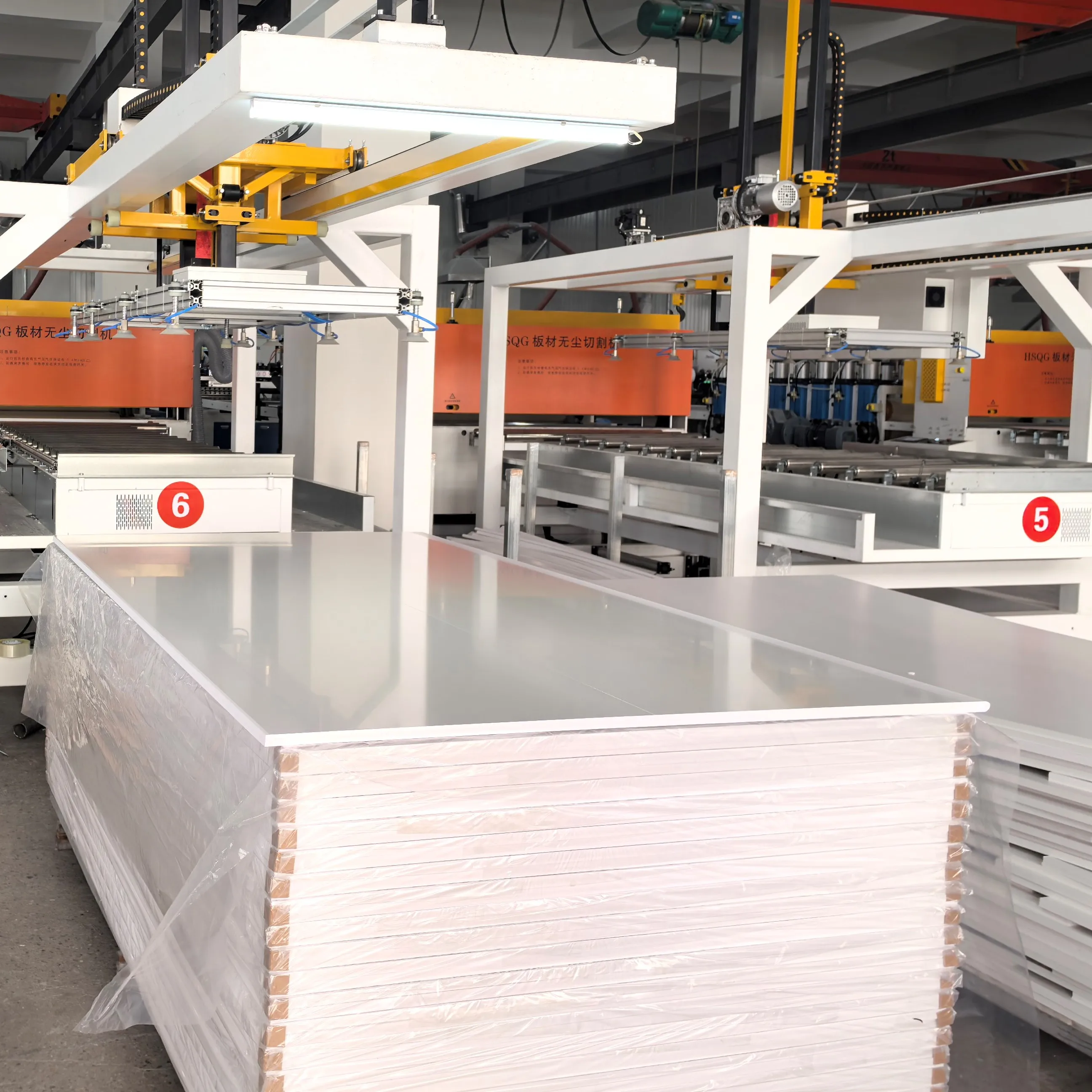 لوحة رغوية من PVC مقاومة للحريق والرطوبة، مقاس 1220×2440 مم وبسماكة 1–30 مم، متوفرة مباشرةً من المصنع لقصّها في تطبيقات الإعلانات والأثاث