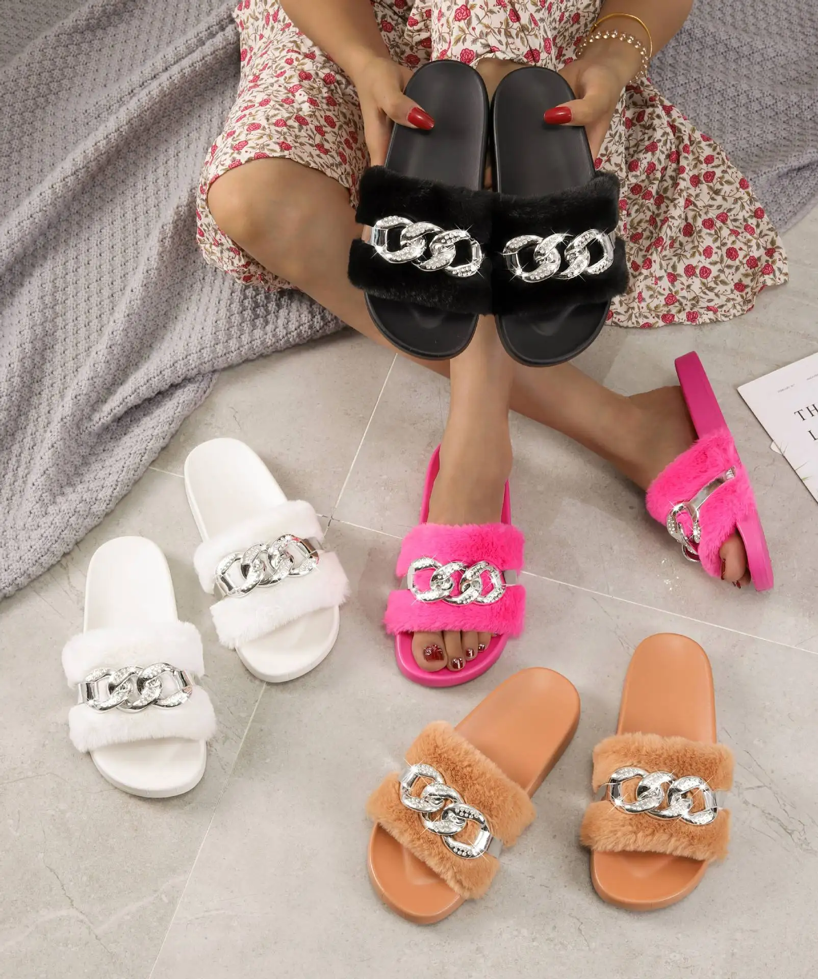 2022 Large size thick sole fluffy slippers European and American metal buckle plush slippers