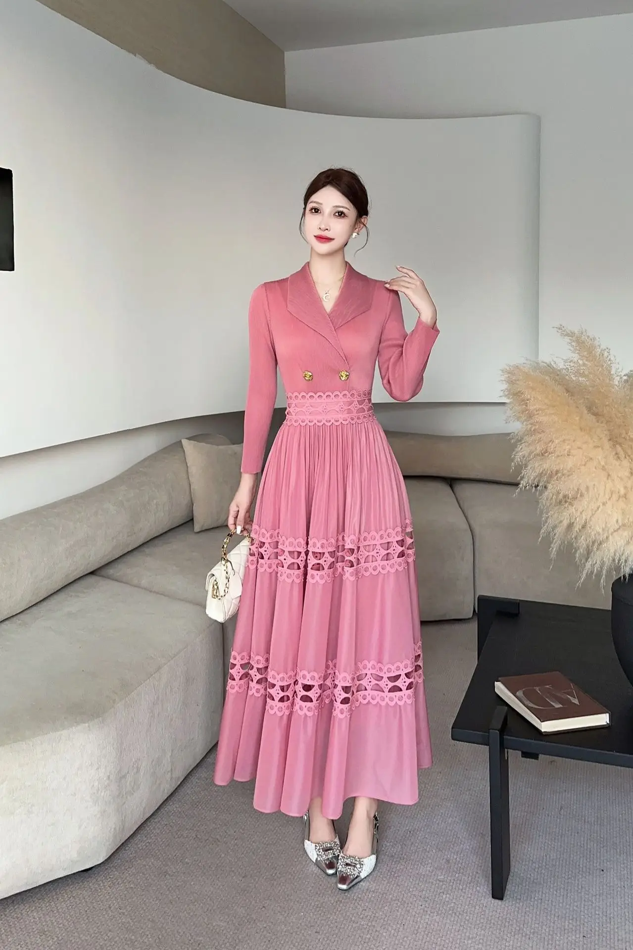 2025 New Women's Plus-Size Slim Fit Loose Pleated Ruched Natural
