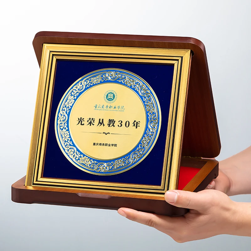 High Demand Round Shield Plaque with Wooden Box for Employ of The Year Awards for Export from China supplier