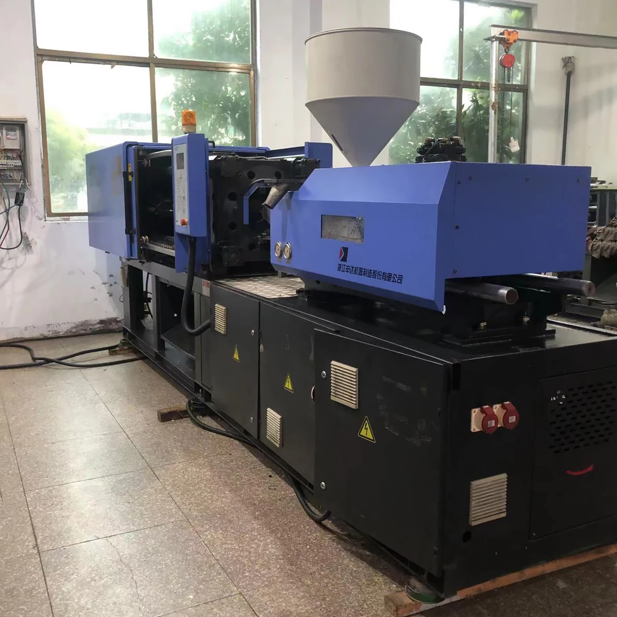 160 T станок для литья под давлением старая пластиковая машина