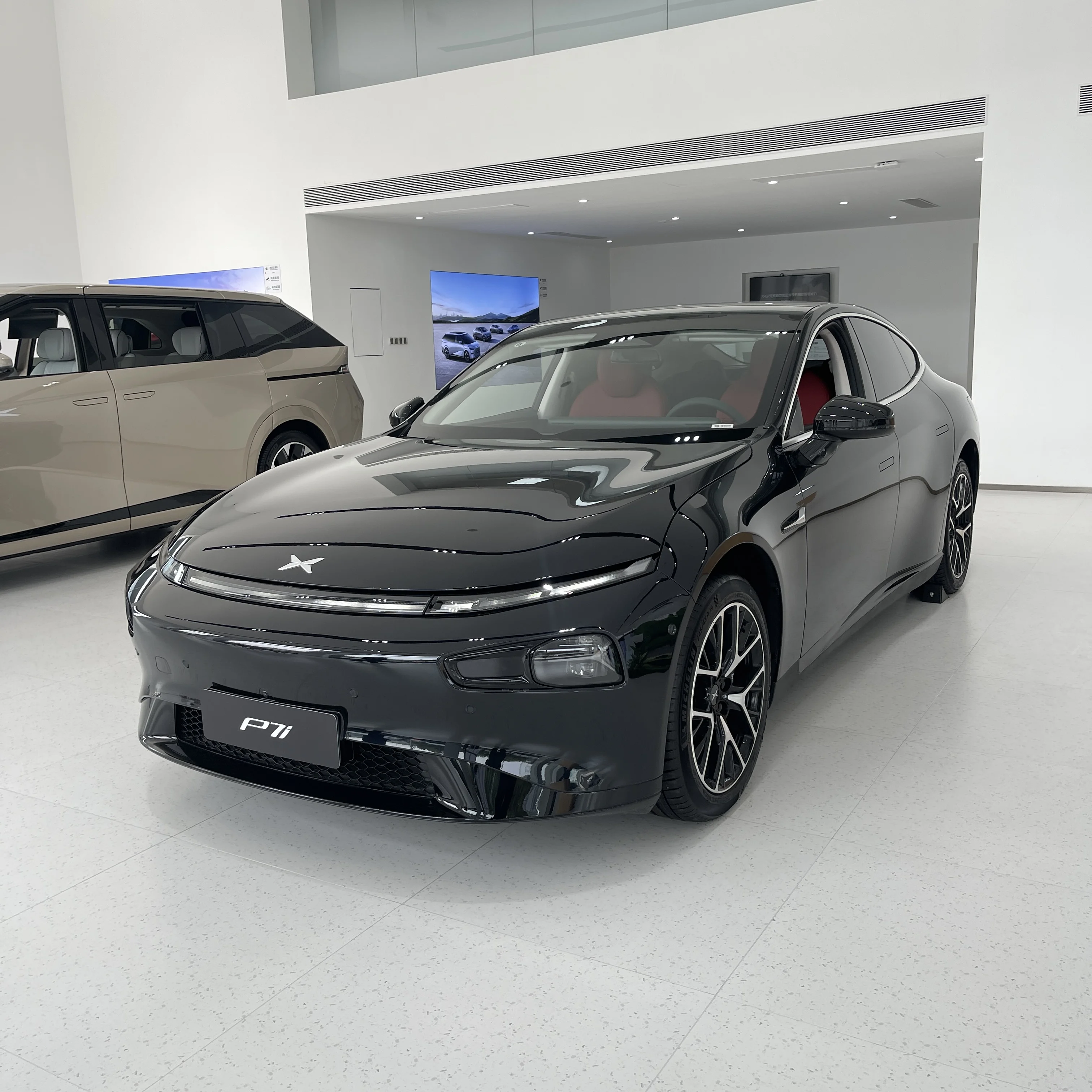 XPENG P7 P7i 550 Pro Max 550km 702km EV New Energy Vehicle Pure Electric Car Xpeng p7