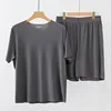 Grigio uomo