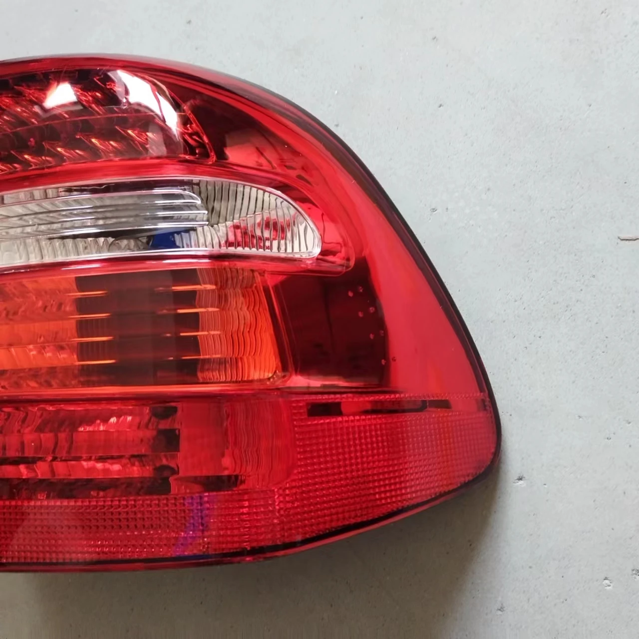 Non-Destructive Installation Car Tail Light Auto Rear Lamp for Porsche Cayenne 2007-2010