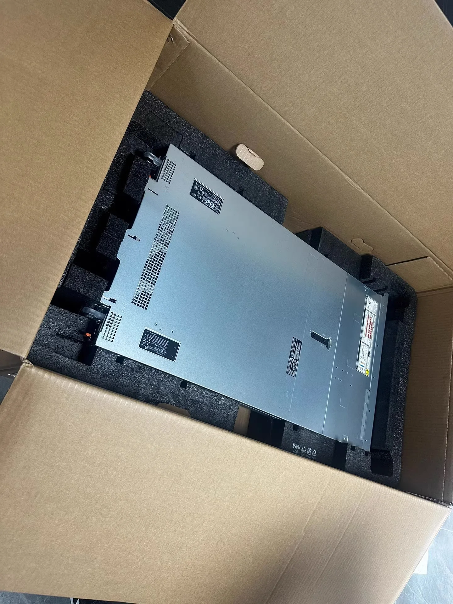 Dell PowerEdge R650 8-Bay NVME SFF 1Uサーバー、デュアルインテルXeonスケーラブル、高性能エンタープライズサーバー