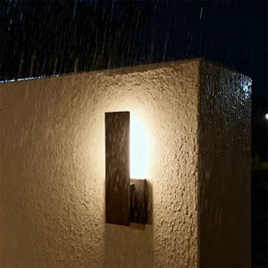 Factory Custom Modern Style Wall Mounted Aluminum Alloy Outdoor IP65 Waterproof Wall Lamp Suitable for Porch Garage Courtyard