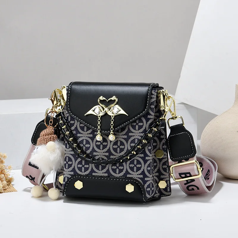 Luxury Women's Crossbody Handbag Fashionable Flip Cover Contrasting Color Waterproof Mobile Phone Bag Chains Trendy