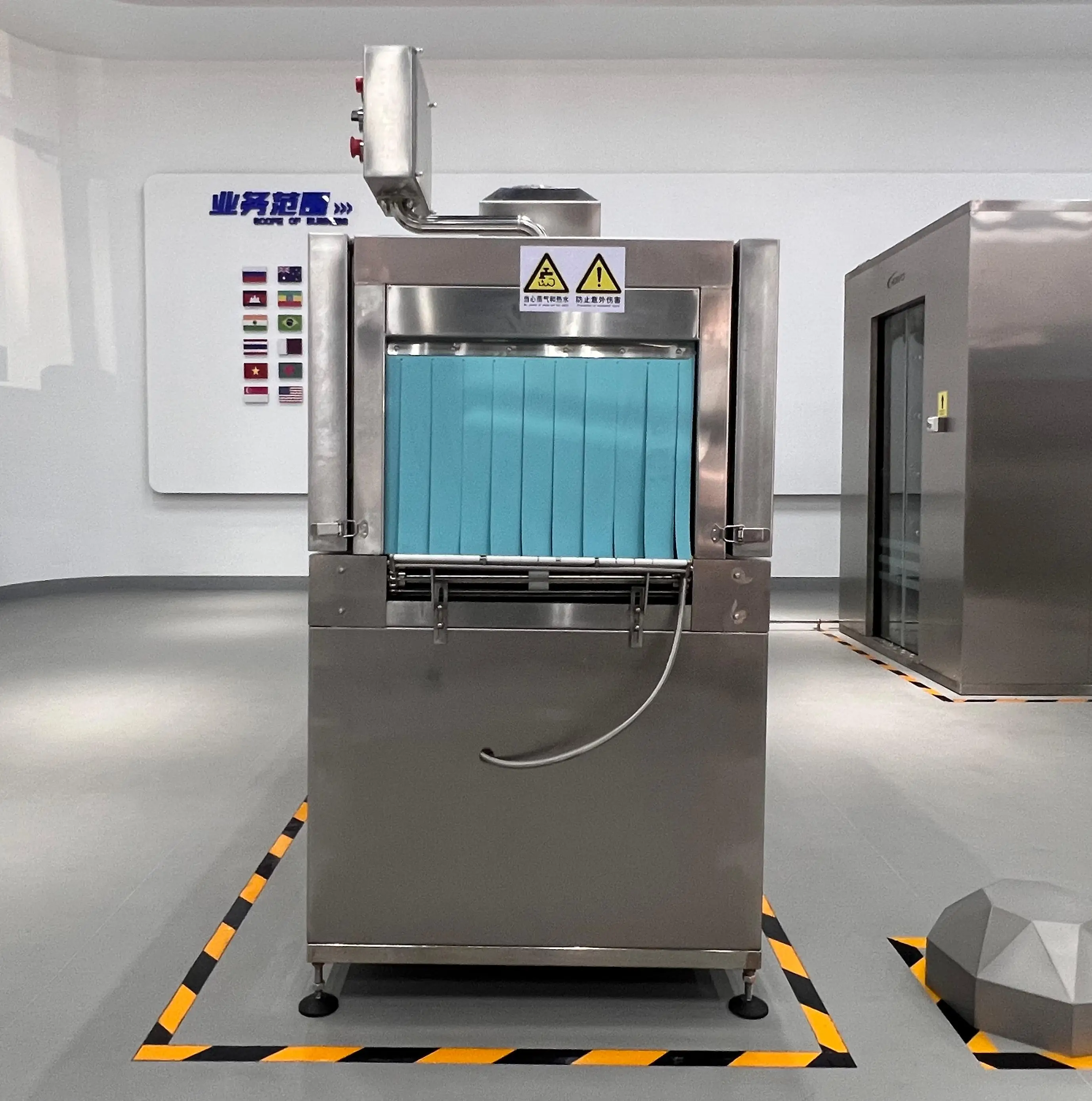 Automatic high performance shrink packaging machine for meat and food processing plants