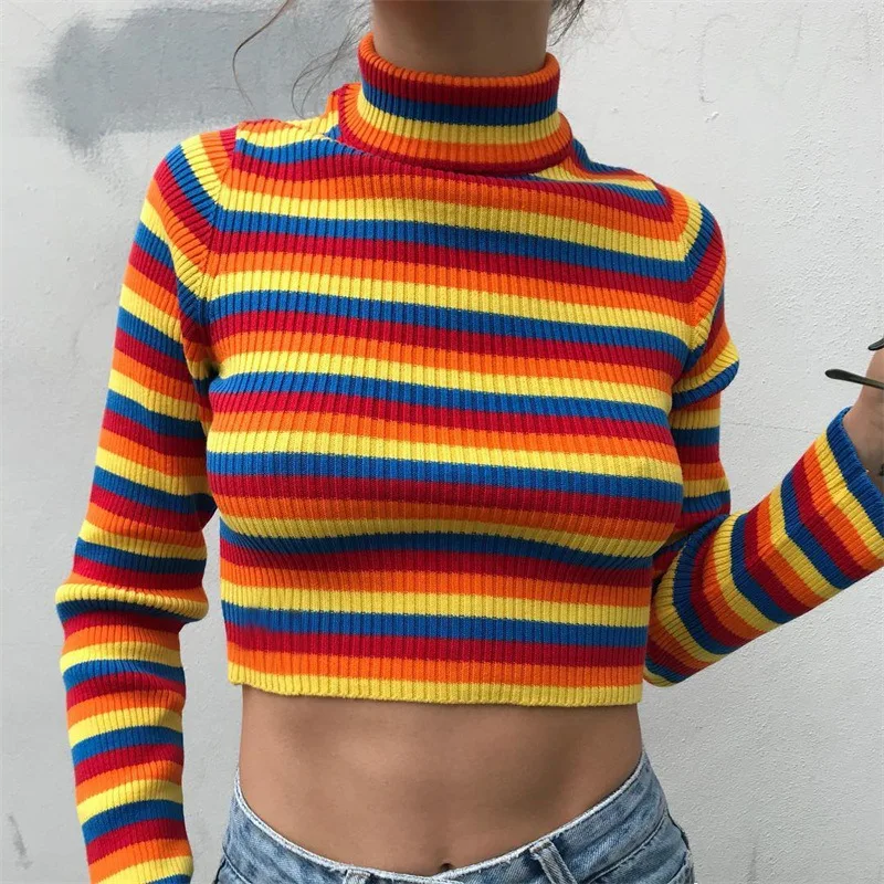 Фото радужного свитера