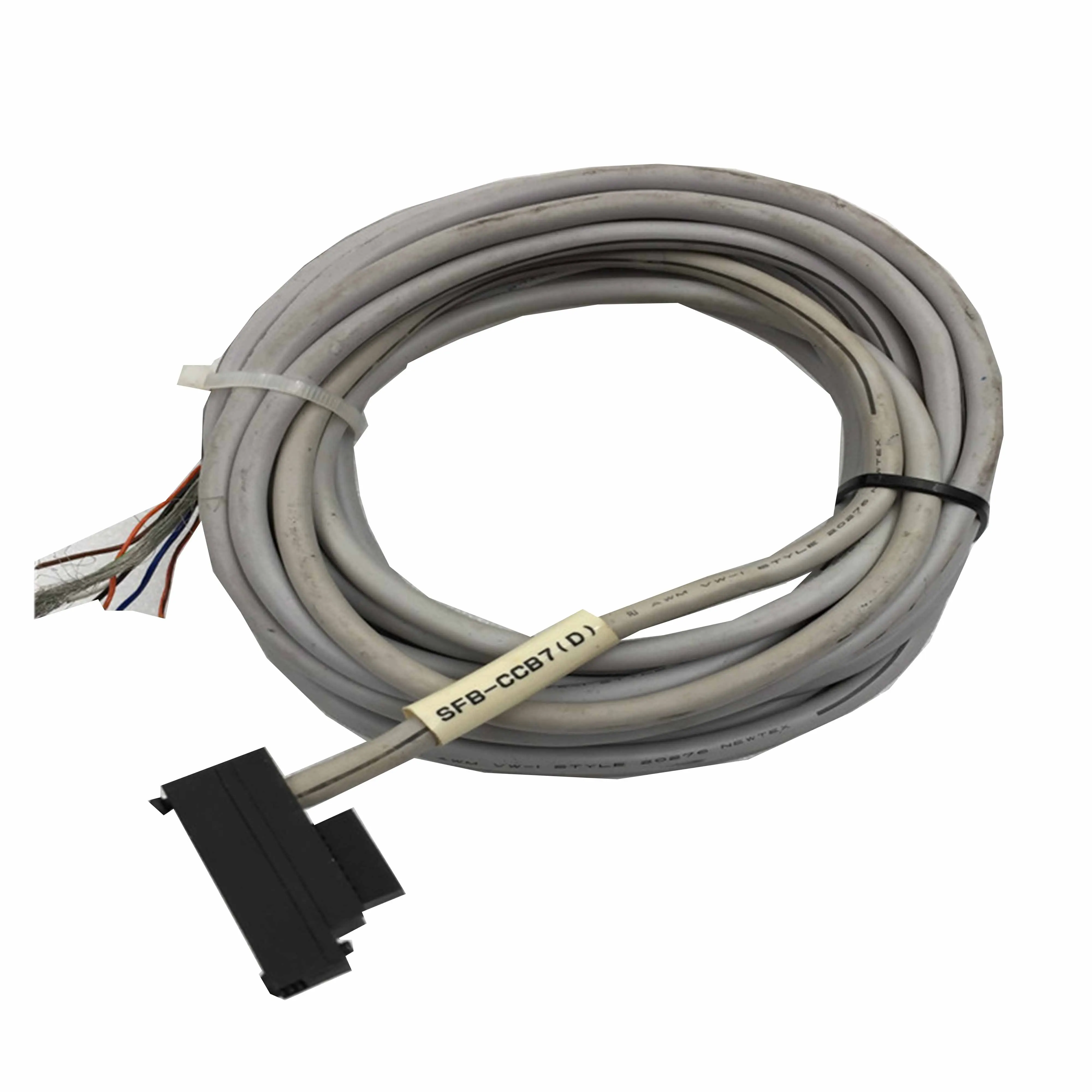 New Original  SFB-CCB7 Safety Light Curtain Cable, SFB Series. Used for connecting safety light curtains and control devices in industrial automation. Featured anti-wear, anti-interference and stable signal transmission,
