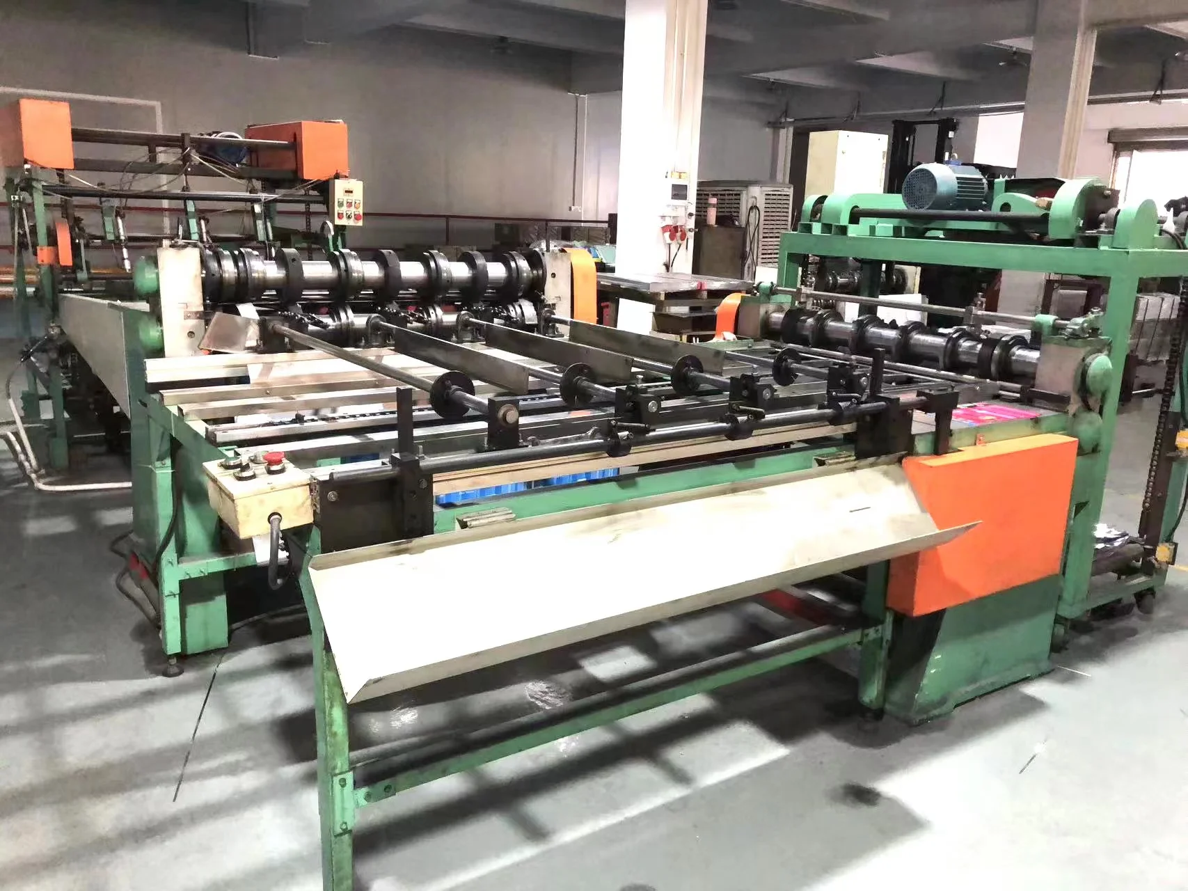 Food Grade 1L and 2L Square Olive Oil Tin Can with Plastic Lid and Custom Logo in Customized Color