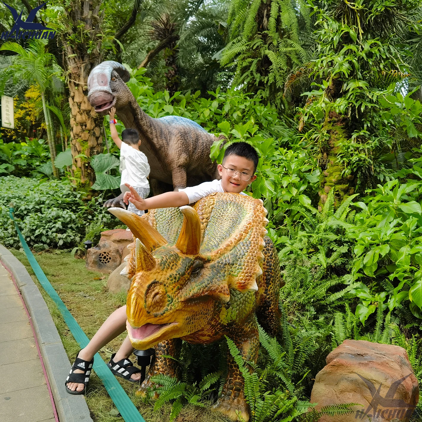 Petit Modèle Triceratops Animatronique Attractions Extérieures Statue de Petit Dinosaure pour Exposition pour Enfants