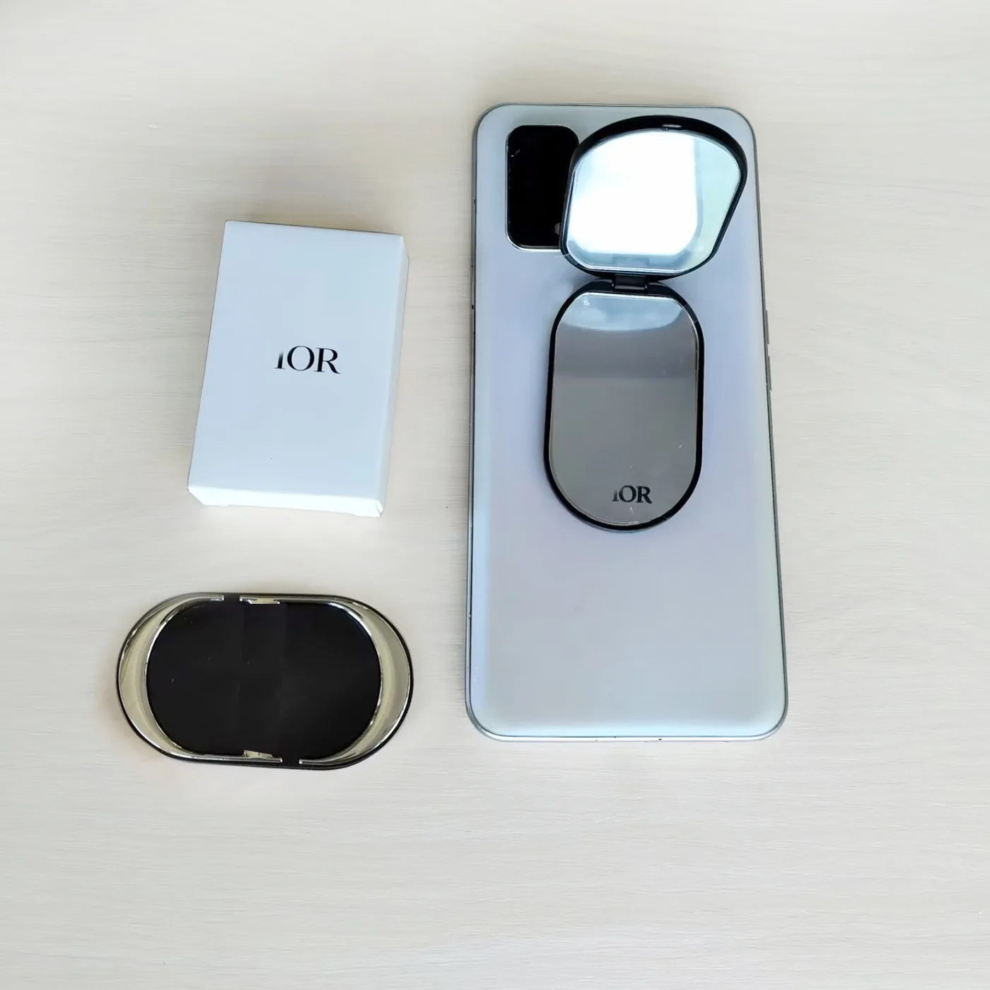 Luxury Designer Metallic Mirror Phone Foldable Oval Smartphone Holder With Portable Vanity Mirror
