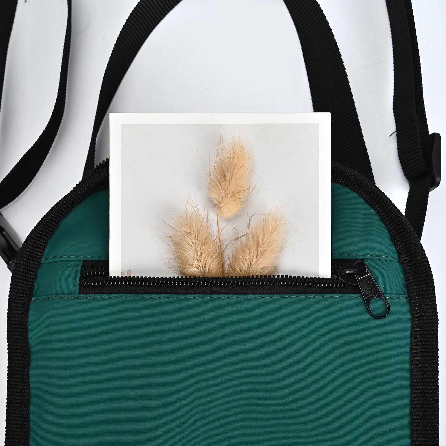 Custom LOGO Drawstring Portable Crossbody Bag for Outdoor Nylon Hand Bags Ladies Fashion Shopping Bags supplier