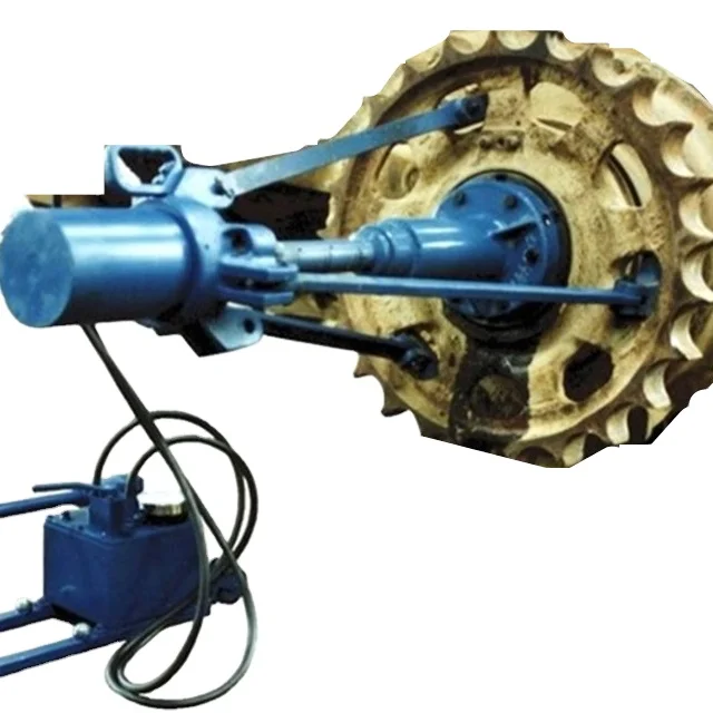 Portable Hydraulic Sprocket Remover of the Final Drive