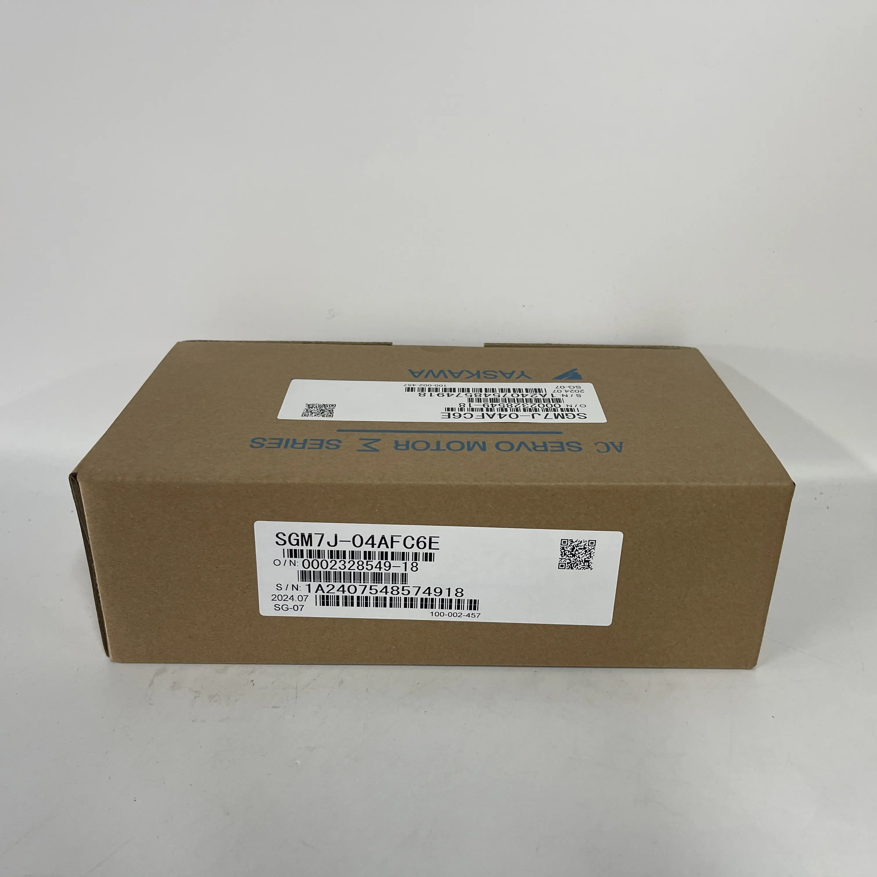 Yaskawa AC Servo Motor SGM7J-04AFC6E