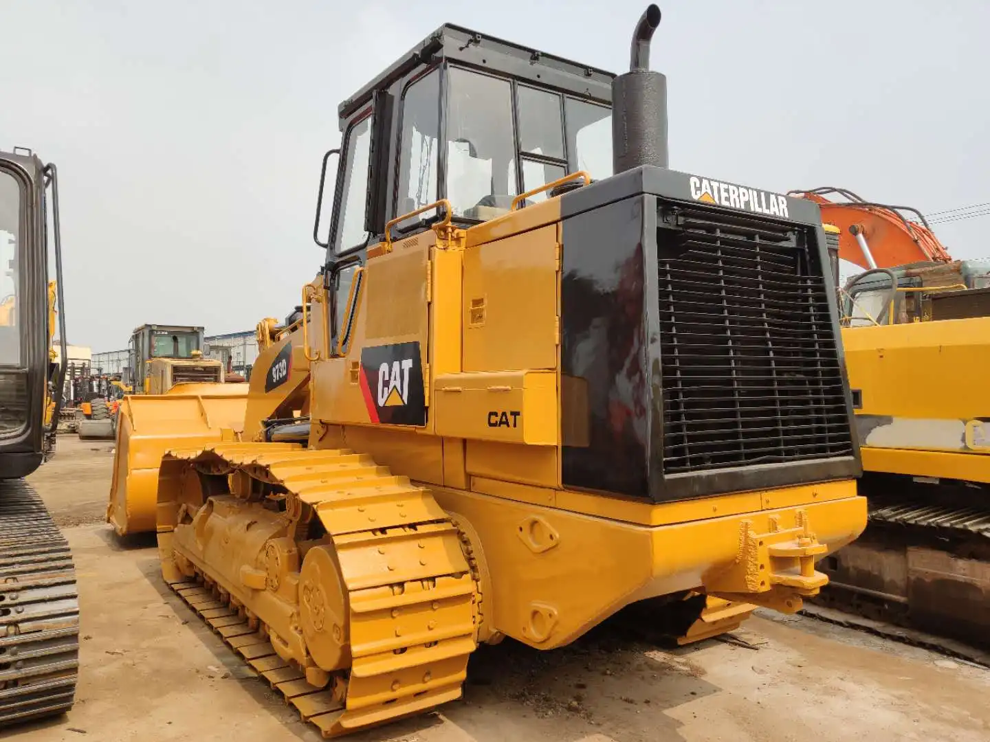 Б/у строительная техника, колесный погрузчик cat 973d по акции