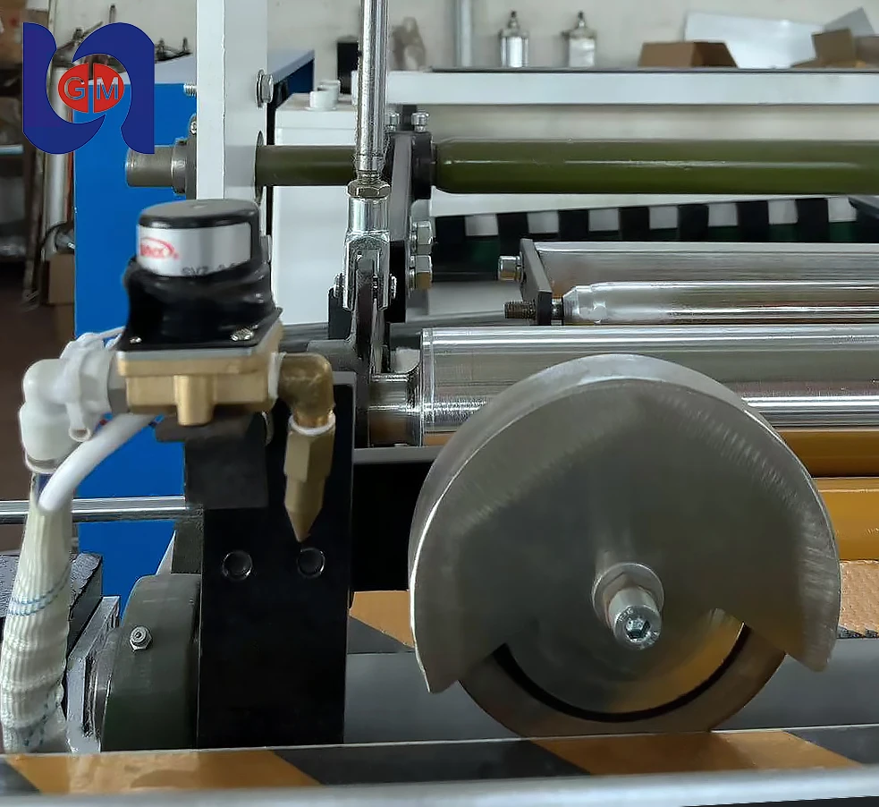 2024 Newest technology high speed 1880mm toilet paper rewinding machine simple and stable operation factory