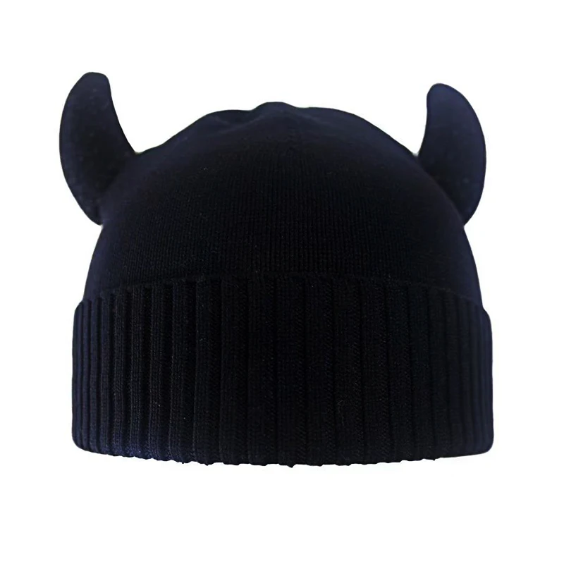 beanie with horns 11.jpg