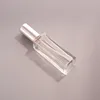 Botella transparente cuadrada con la tapa de plata