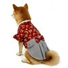 Rosso con impronte di zampe di cane