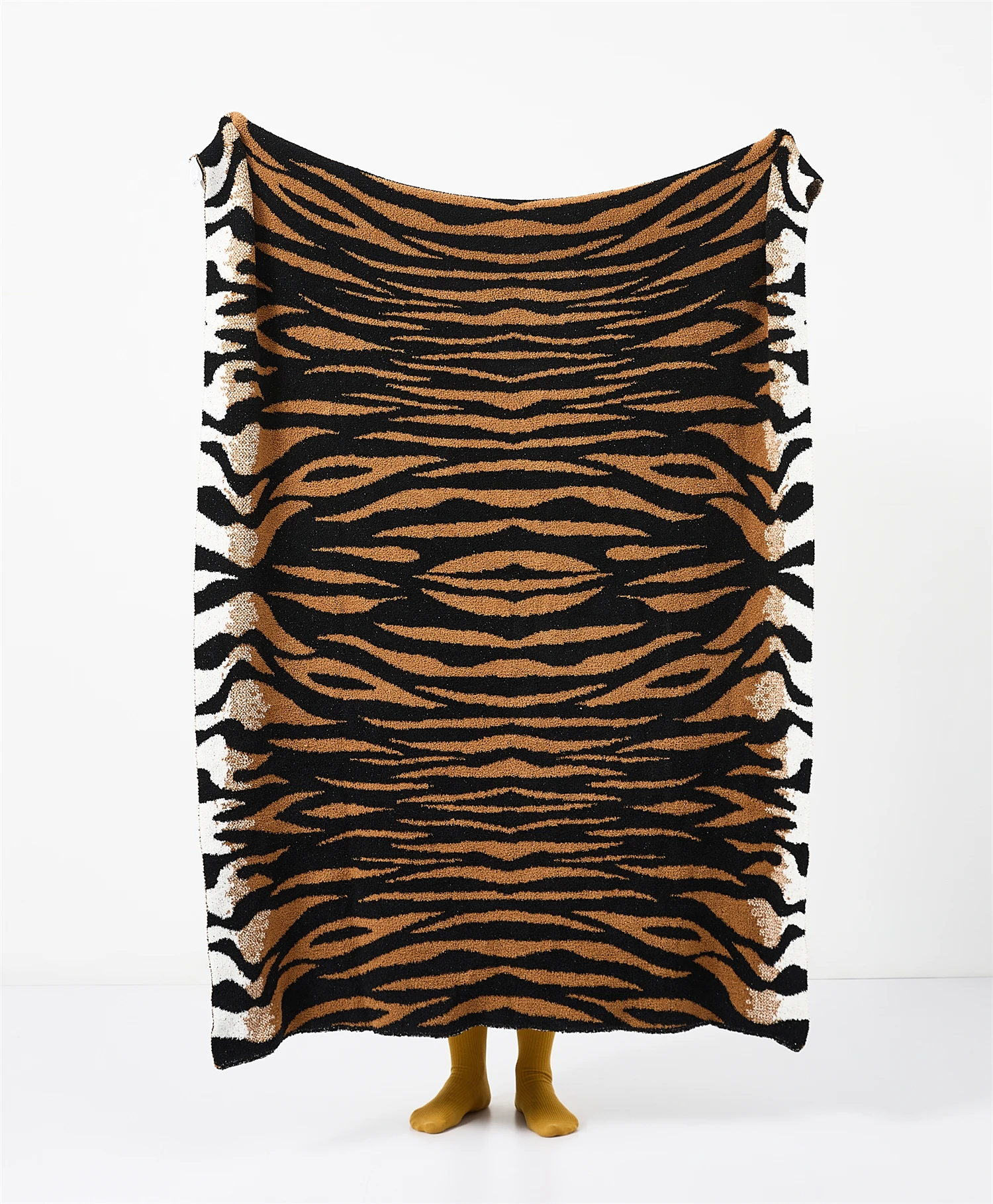 High Quality  Soft Warm 100% Polyester Leopard Print Knitted Throw Blanket For Home Decoration And Travel YPT manufacture