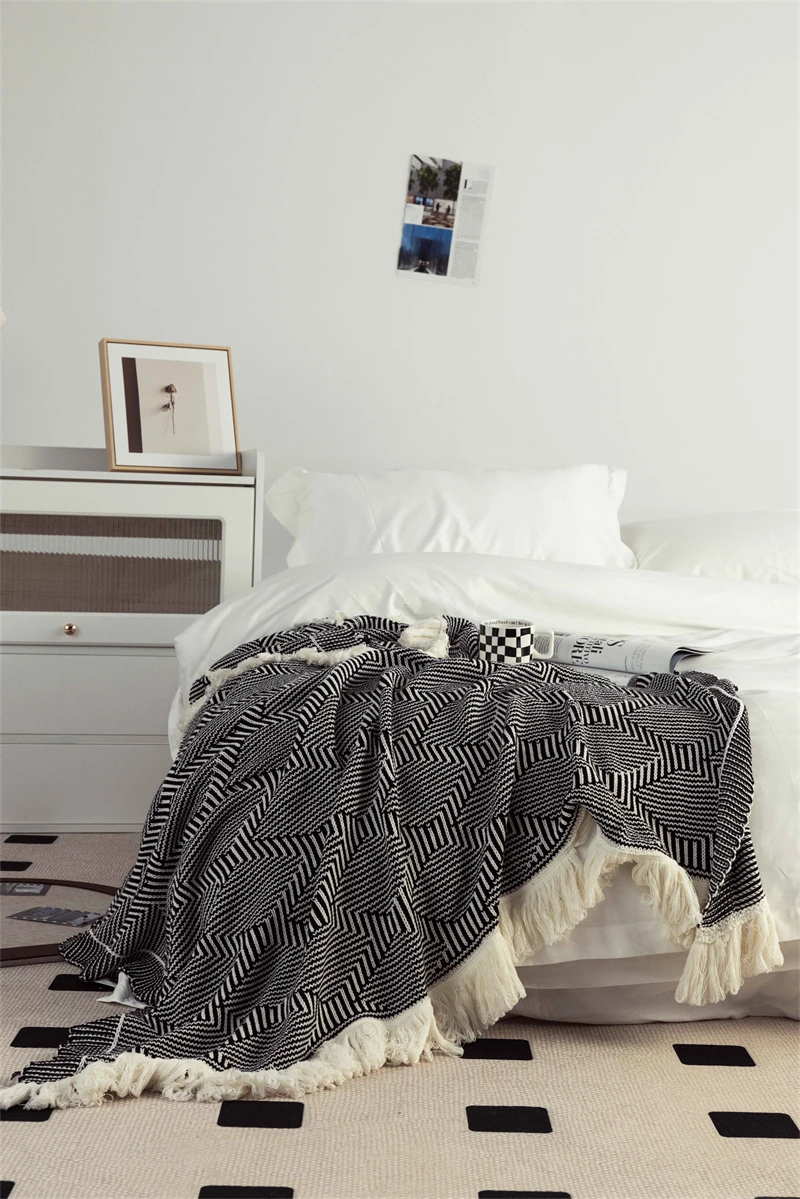 AED New Design Cotton Nordic Acrylic Geometric Knitted Throw Blanket Home Decor with tassel supplier