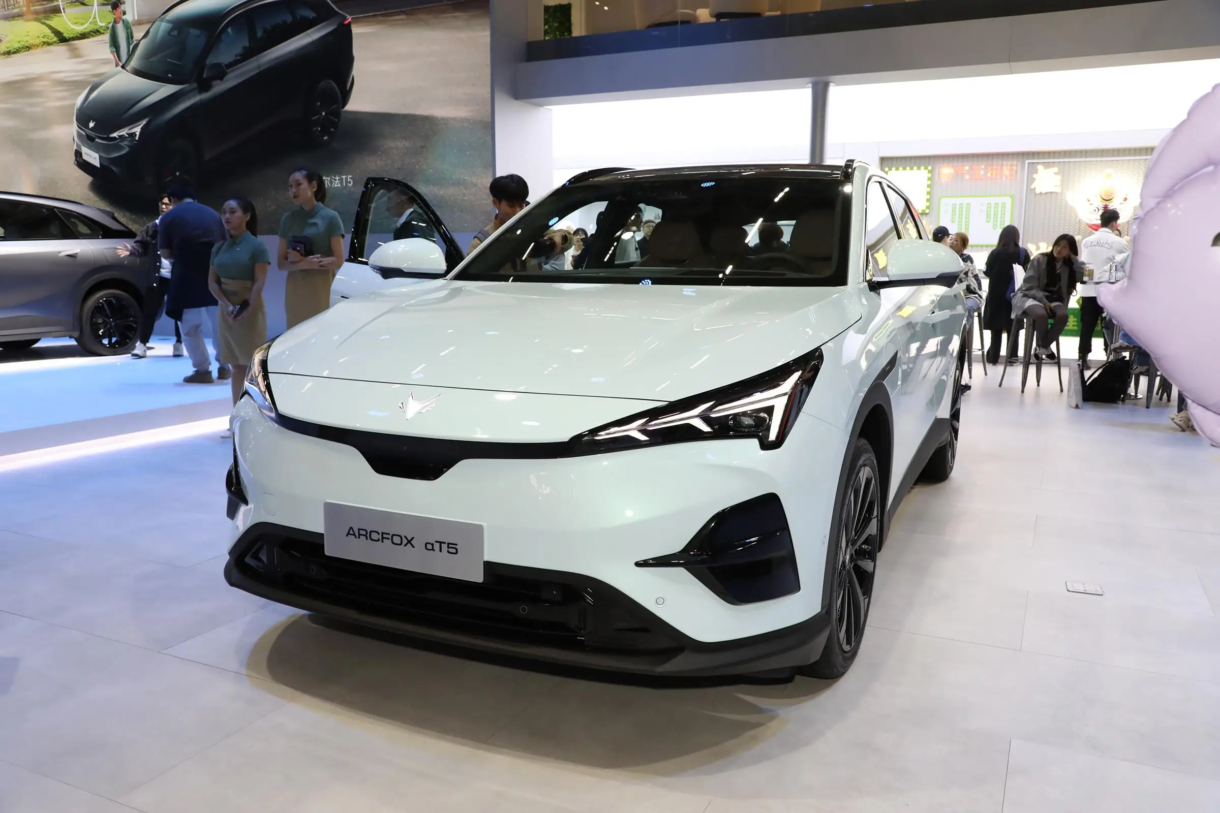 ARCFOX Alpha T5 2024 Stylish Midsize SUV Electric Car