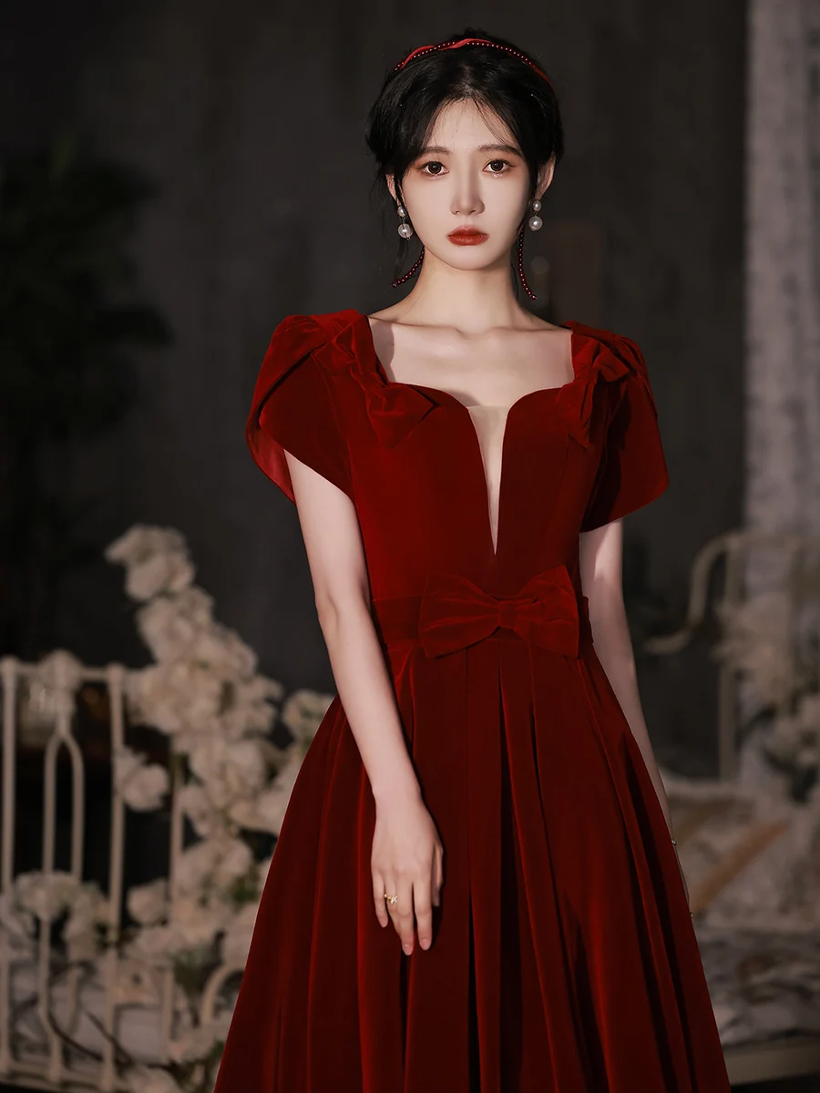 Burgundy Velvet Prom Dresses Spaghetti Strap A-Line Ruffle Sleeveless Boat  Neck Formal Party Celebrity Evening Gowns New Elegant