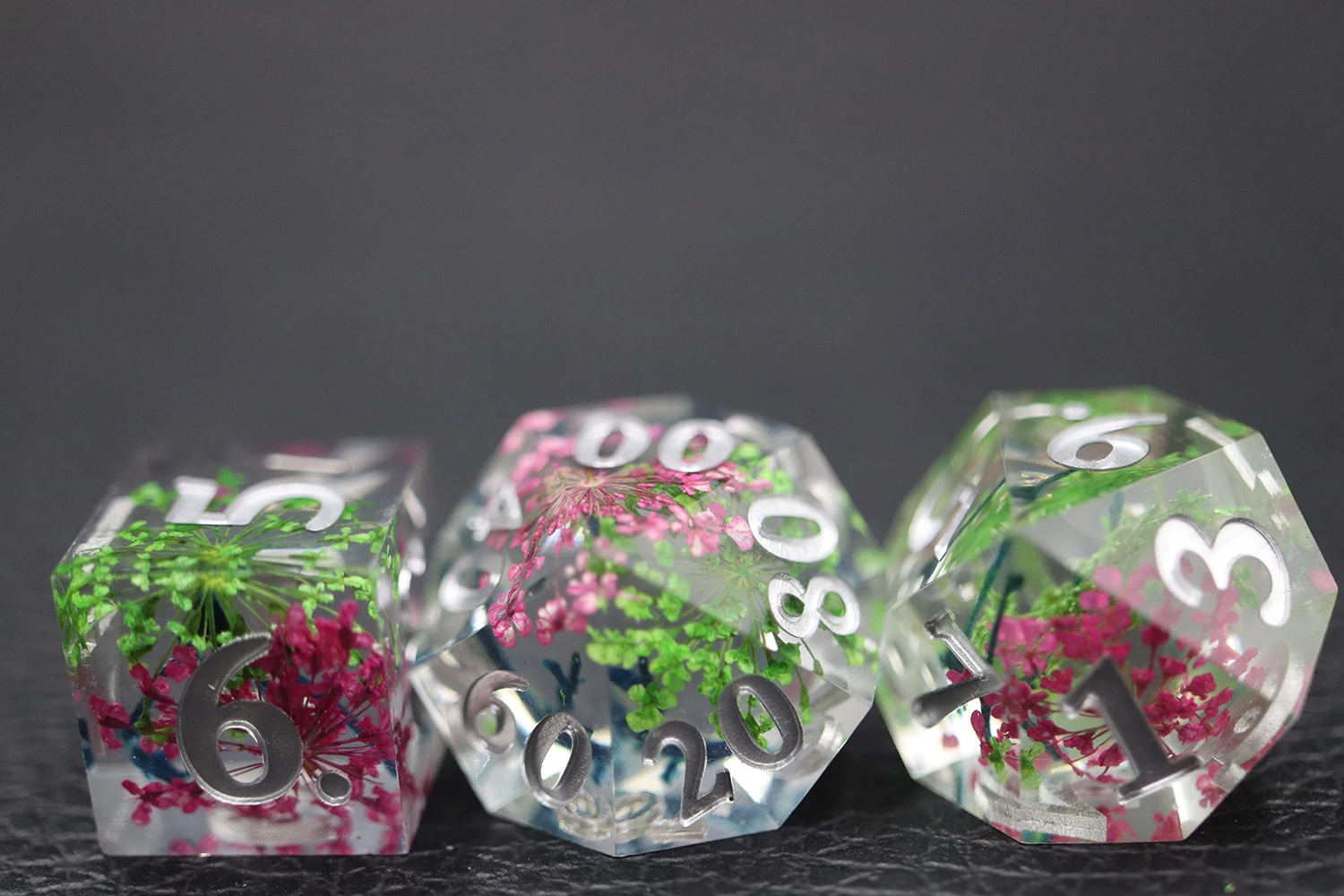 Custom 7pcs Dnd RPG Transparent Polyhedral Dice Set Flower Design Sharp Edge Resin Dice details