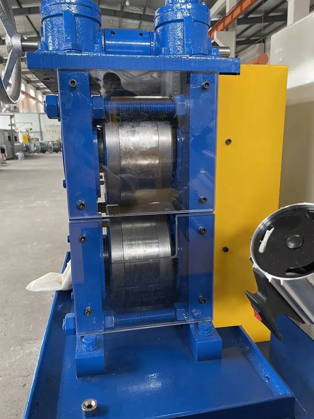 BOBO Machine wire flattening machine / wire band making machine shown in a detail photo for this news article