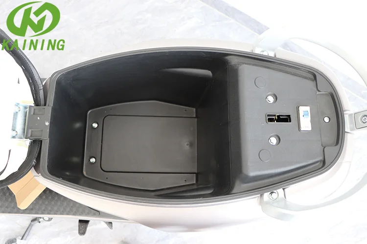 Factory Direct 1500W Mid Motor Lithium Battery Electric Scooters