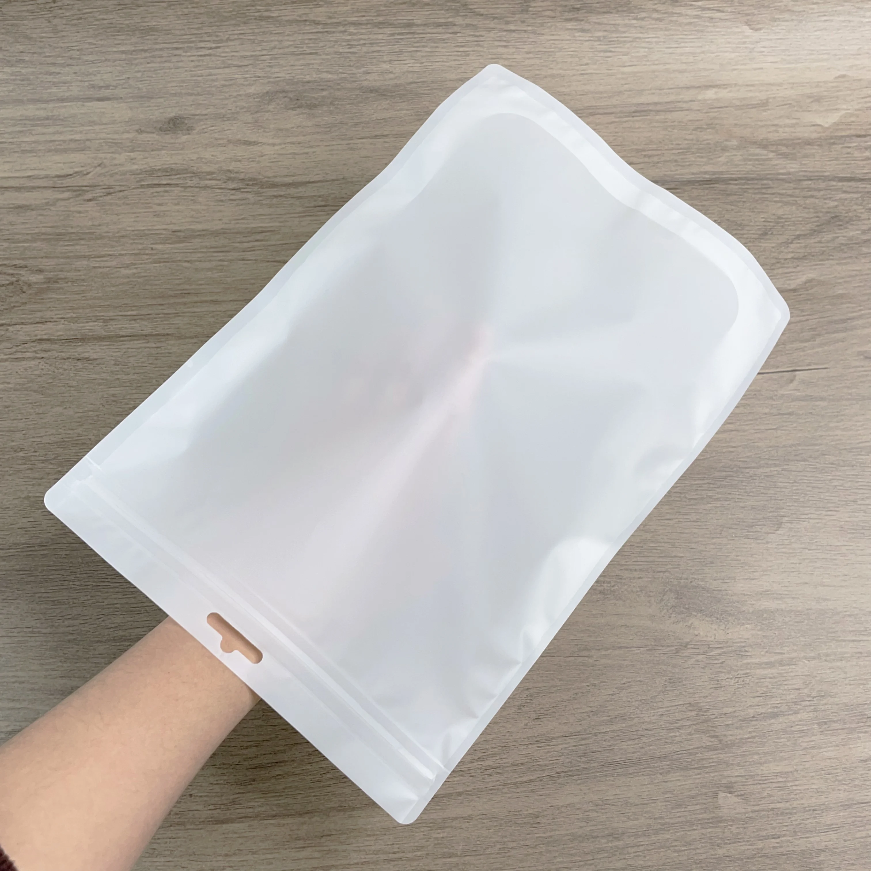 Eco-friendly Custom Logo Clear Window Mylar Bags for Clothing