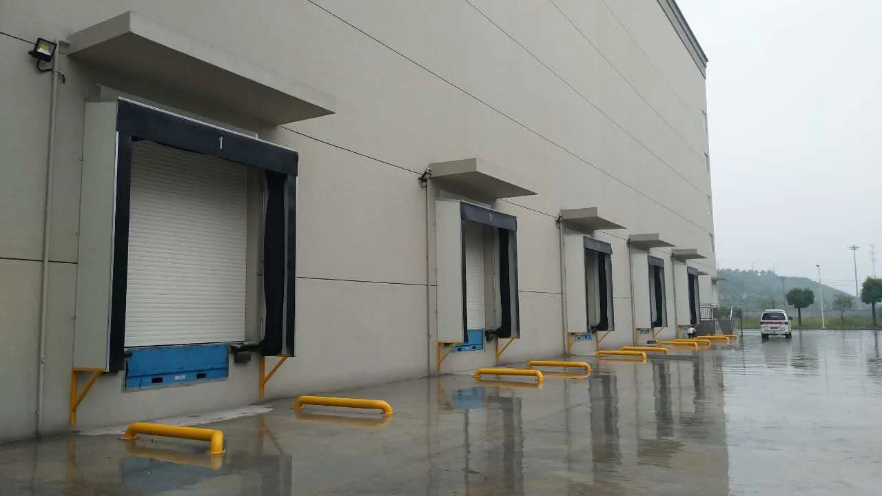 Modern 3400*3400MM PVC Inflatable Dock Seal - Adjustable & Durable