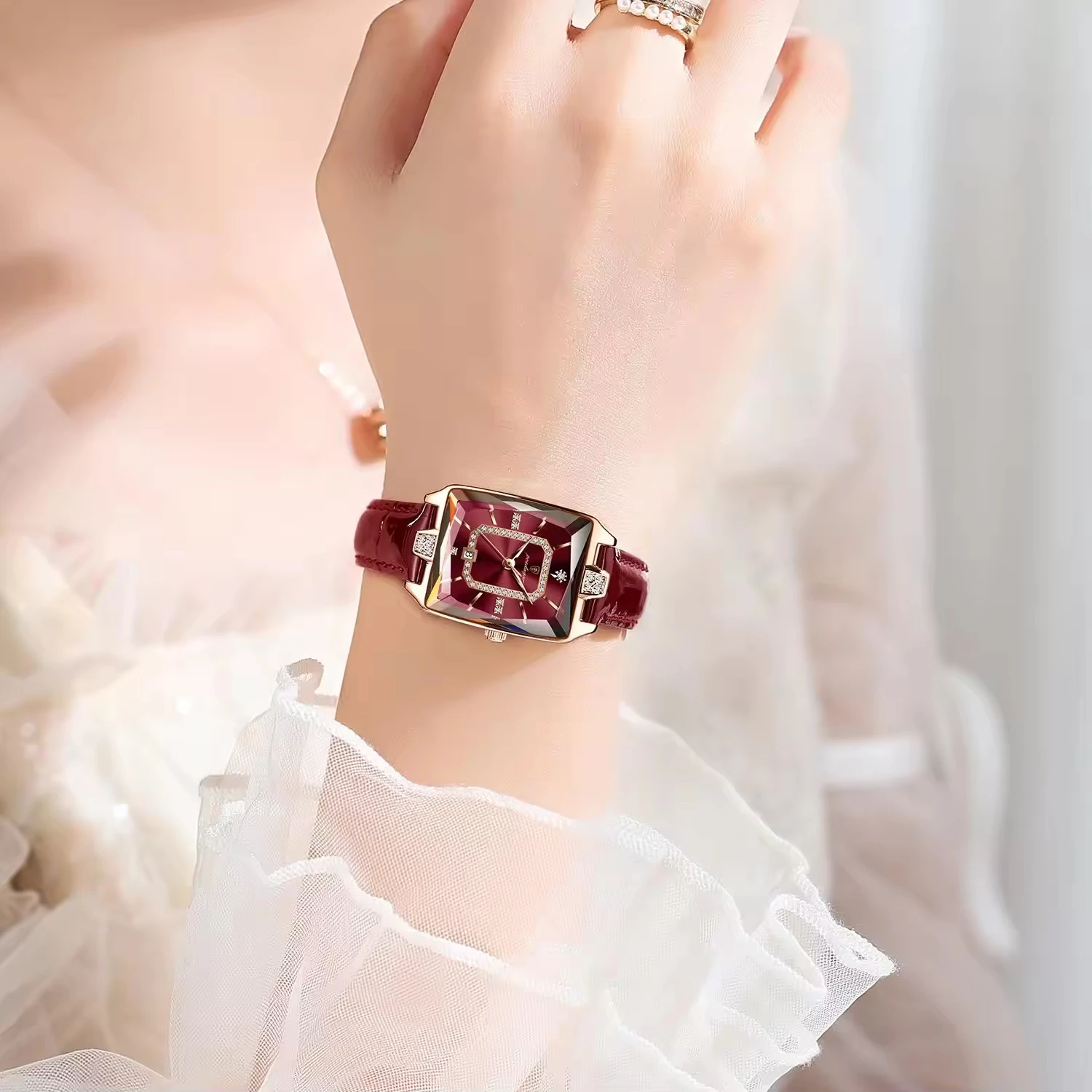Poedagar 785 Luxury Diamond Leather Women's Watch