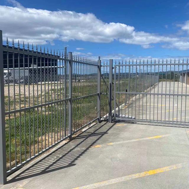 Chinese Manufacturers Direct Sales Cheap Wrought Iron Fence Panels Steel Pipe Garden Fencing Spear Top With Rings