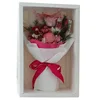 Fiore rosa rossa prima dell'estate
