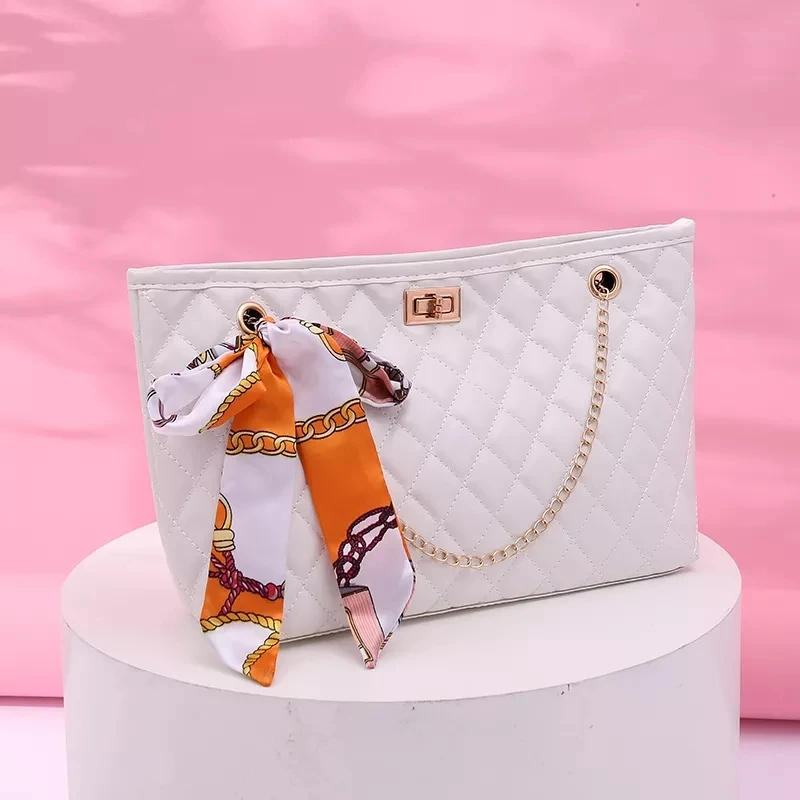 2022 Hiot Sale Small Square Chain Women Handbags Chain Strap Messenger