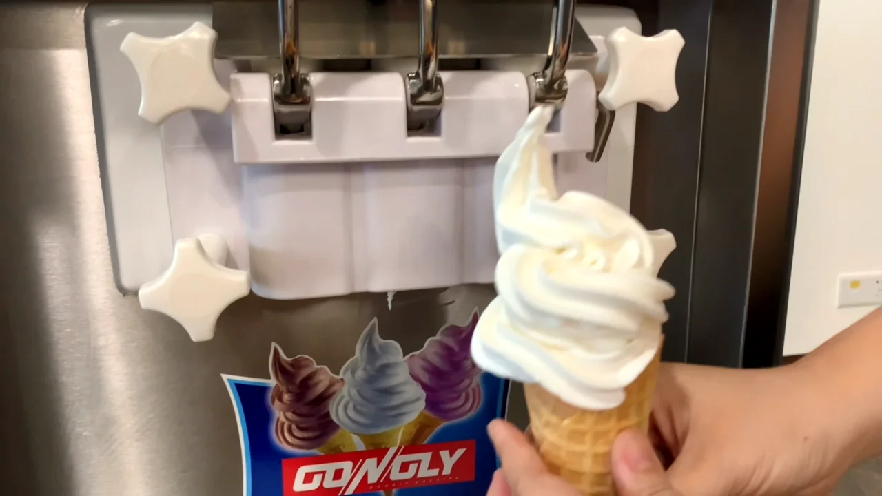 Table Top Ice Cream Machine Raw Material With Fruit Soft Ice Cream